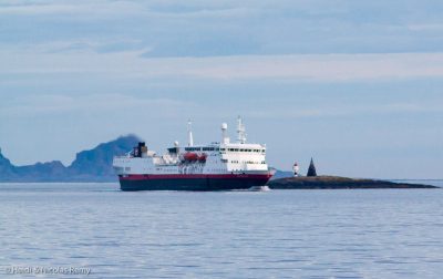 Hurtigruten "Vesterålen" montant vers le Nord