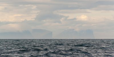 Les nuages se déchirent pour laisser apercevoir l'à-pic de l'Enniberg