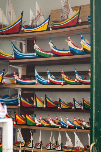 On voit beaucoup de couleurs au Portugal, mais le rouge et le vert ont un peu une place spéciale...