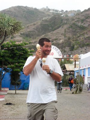 Lorsqu'on trouve de la glace, on retombe en enfance : pas de congélateur à bord, vous comprenez...