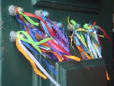 Fitas, rubans distribués à l’église Nosso Senhor do Bonfim Fitas, rubans distribués à l’église Nosso Senhor do Bonfim
