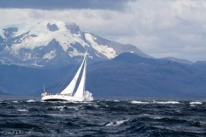 C'est la fête dans le Seno Unión, et nous devons nous battre toute la journée, en compagnie de Magalyanne, pour frayer notre chemin dans le clapot musclé