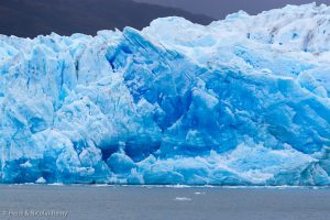 Comment décrire cette couleur si ce n'est "bleu glacier" ?