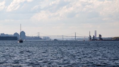 Pour notre départ de Halifax il fait enfin beau, et on admire les ponts dans le sillage.