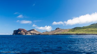 Magnifique Ponta dos Capelinhos, où l'on distingue bien le "rajout" volcanique récent et l'ancien phare.