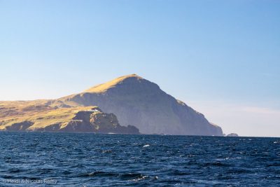 Les formes splendides de Clare Island sont encore plus belles au petit matin
