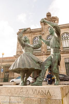 La vie est douce au Portugal : même les statues dansent dans la rue !