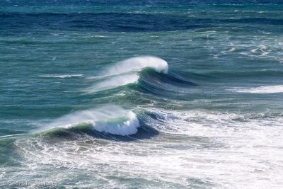 Le déferlement des vagues nous incite plus à la balade qu'à la navigation