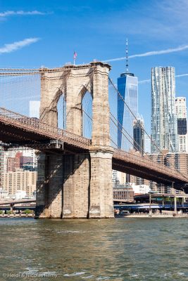Brooklyn Bridge et One World Trade Center, vus depuis la East River